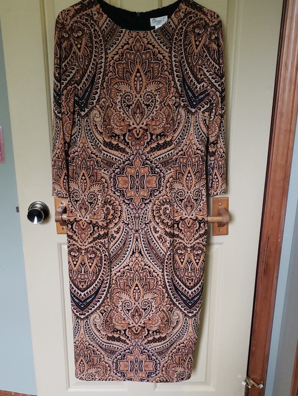 Maggy L Paisley Design Long Sleeve Midi Dress - Black And Gold